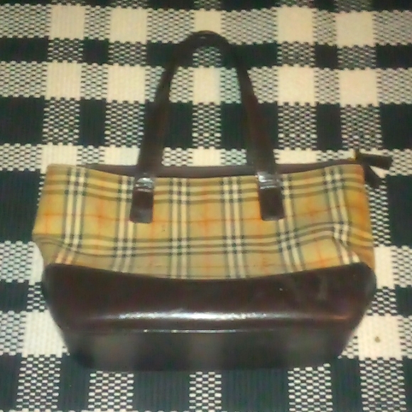 Burberry purse - Picture 1 of 2